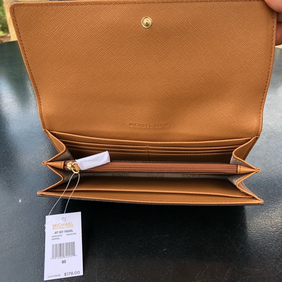 Michael Kors Jet Set Travel Carryall Wallet Brown - Picture 5 of 7